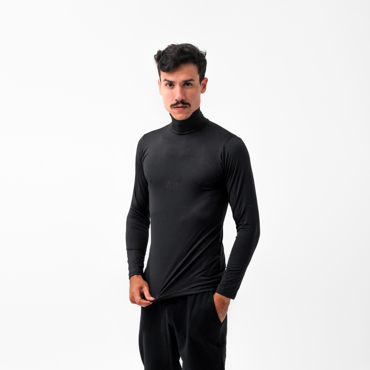 Camiseta Gola Alta Proteção Preta Solar 50+