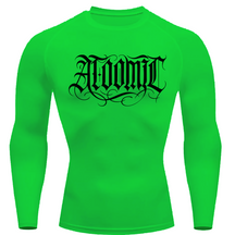 Camiseta Compressão Térmica Proteção UV +50 Manga Longa Lettering Tattoo Atoomic Escrita Gótica