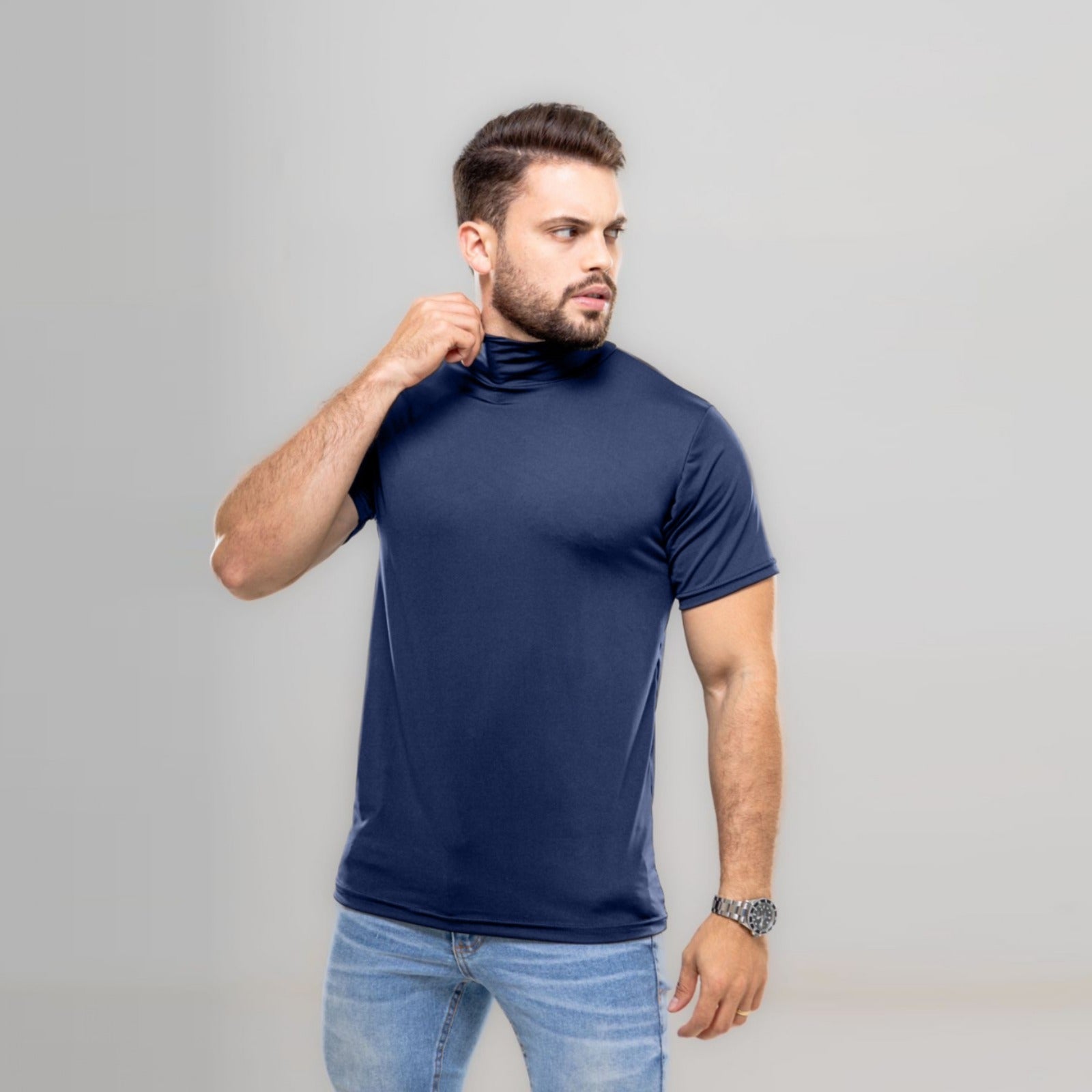 Camiseta Curta Gola Alta Proteção Solar 50+ azul marinho