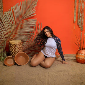 Camiseta Feminina Manga Longa Flores Coloridas Compressão Proteção Uv 50+